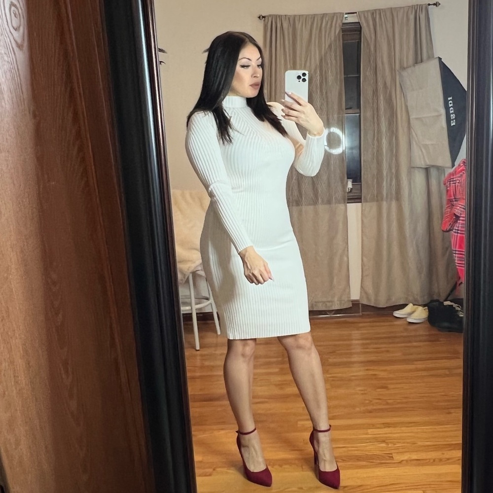 Stretchy white midi sweater dress
